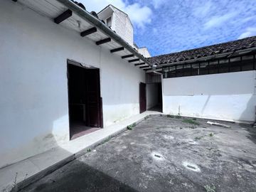 Casa rentera en venta en el centro de Loja