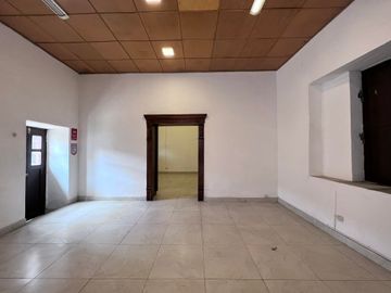 Casa rentera en venta en el centro de Loja