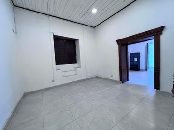 Casa rentera en venta en el centro de Loja