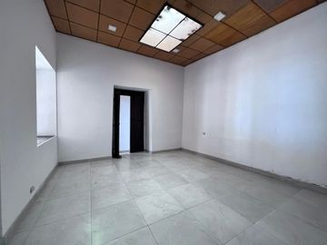 Casa rentera en venta en el centro de Loja