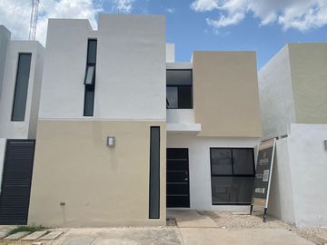 Casa en venta en conkal Mérida con alberca, mas de 5 parques con excelentes amenidades