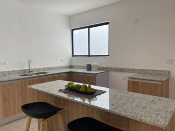 Casa en venta en conkal Mérida con alberca, mas de 5 parques con excelentes amenidades