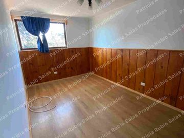 SE VENDE CASA 6D 3B, UBICADA AL FRENTE  DE  U.AUTONOMA, CENTRO  TALCA,