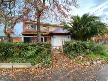 SE VENDE CASA 6D 3B, UBICADA AL FRENTE  DE  U.AUTONOMA, CENTRO  TALCA,