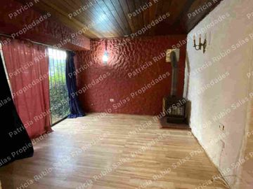 SE VENDE CASA 6D 3B, UBICADA AL FRENTE  DE  U.AUTONOMA, CENTRO  TALCA,