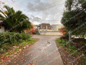 SE VENDE CASA 6D 3B, UBICADA AL FRENTE  DE  U.AUTONOMA, CENTRO  TALCA,