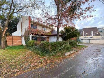 SE VENDE CASA 6D 3B, UBICADA AL FRENTE  DE  U.AUTONOMA, CENTRO  TALCA,