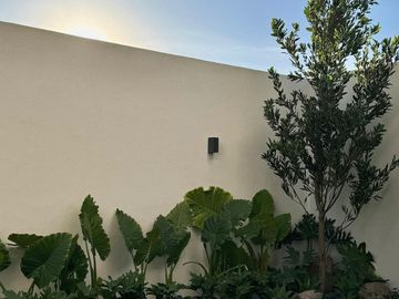 CASA INTELIGENTE EN VENTA EN VALLES DEL MOLINO B LEÓN, GTO. EXCELENTES ACABADOS, DETALLES DE ILUMINACIÓN Y AMPLIA DISTRIBUCIÓN.