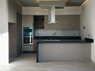 CASA INTELIGENTE EN VENTA EN VALLES DEL MOLINO B LEÓN, GTO. EXCELENTES ACABADOS, DETALLES DE ILUMINACIÓN Y AMPLIA DISTRIBUCIÓN.