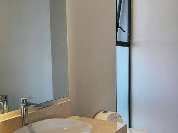 CASA INTELIGENTE EN VENTA EN VALLES DEL MOLINO B LEÓN, GTO. EXCELENTES ACABADOS, DETALLES DE ILUMINACIÓN Y AMPLIA DISTRIBUCIÓN.