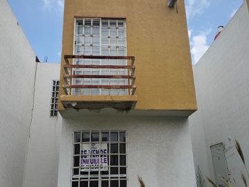 VENTA Casa en codominio cerrado, ampliada.