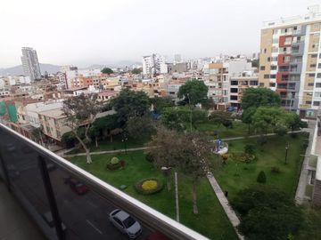 HERMOSO TRIPLEX DE 190 MTS2 DE 3 DORMITORIOS CON VISTA A PARQUE