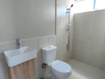 Pre-selling Townhouse in Imus City - Hamilton Executive Residences (Complete Finished Turnover) w/ Free AC upon Move-in!