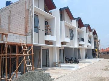 Dijual Rumah 2 Lantai Siap Huni Dekat Kampus UNPAM Viktor Akses Mobil Nego