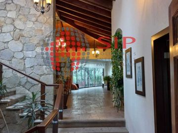 ¡HERMOSA RESIDENCIA DE LUJO DE VENTA EN EL PALOMAR!
