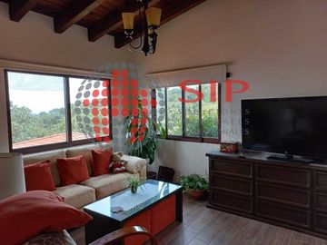 ¡HERMOSA RESIDENCIA DE LUJO DE VENTA EN EL PALOMAR!