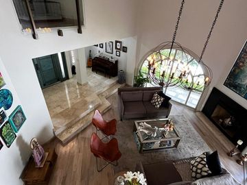 VENTA CASA CON ALBERCA MODERNA RAQUET CLUB