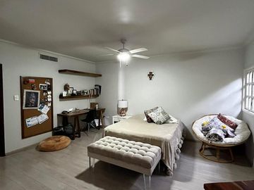 VENTA CASA CON ALBERCA MODERNA RAQUET CLUB