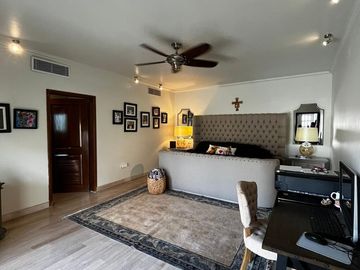 VENTA CASA CON ALBERCA MODERNA RAQUET CLUB