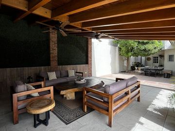 VENTA CASA CON ALBERCA MODERNA RAQUET CLUB
