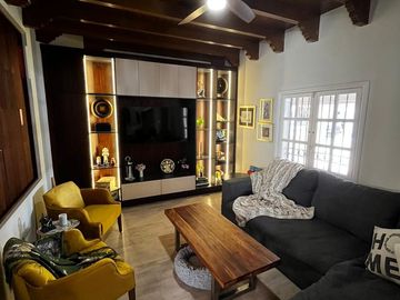 VENTA CASA CON ALBERCA MODERNA RAQUET CLUB