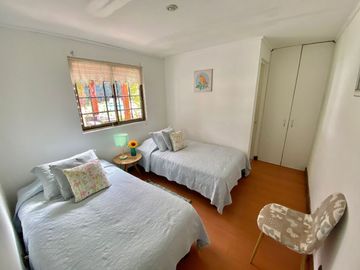 Se vende solida y amplia casa en Sagrada Familia, 5 piezas 2 baños, Curicó