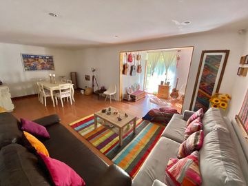 Se vende solida y amplia casa en Sagrada Familia, 5 piezas 2 baños, Curicó