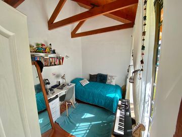 Se vende solida y amplia casa en Sagrada Familia, 5 piezas 2 baños, Curicó