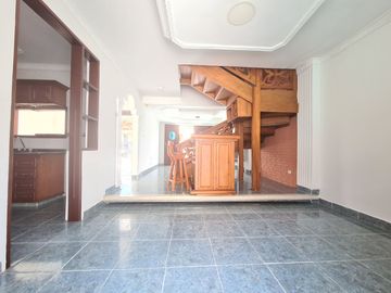 Hermosa Cara en venta, en las Colinas