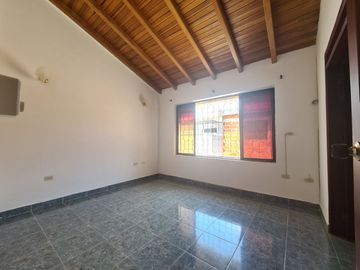 Hermosa Cara en venta, en las Colinas