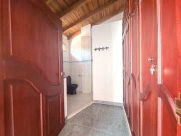 Hermosa Cara en venta, en las Colinas