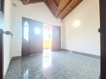 Hermosa Cara en venta, en las Colinas
