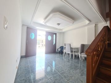 Hermosa Cara en venta, en las Colinas