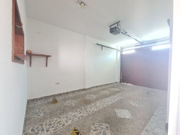 Hermosa Cara en venta, en las Colinas
