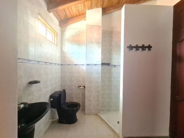Hermosa Cara en venta, en las Colinas