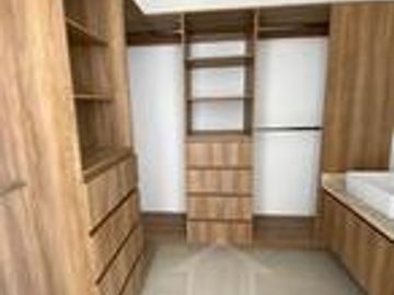 CASA EN VENTA TRES RECAMARAS SALA  TV  CUARTO  SERVICIO EN LA RESERVA JURIQUILLA
