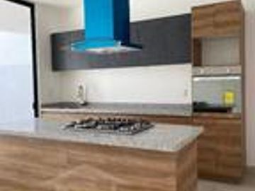 CASA EN VENTA TRES RECAMARAS SALA  TV  CUARTO  SERVICIO EN LA RESERVA JURIQUILLA