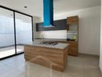 CASA EN VENTA TRES RECAMARAS SALA  TV  CUARTO  SERVICIO EN LA RESERVA JURIQUILLA
