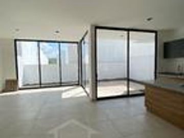 CASA EN VENTA TRES RECAMARAS SALA  TV  CUARTO  SERVICIO EN LA RESERVA JURIQUILLA