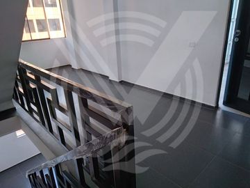 CUARTO PISO: DE ESTRENO Y LINDOS ACABADOS. SE VENDE DEPARTAMENTO EN LOS OLIVOS CON TERRAZA