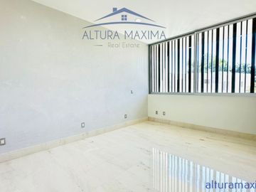 Lujosa Residencia Nueva en Venta Colinas de San Javier