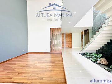 Lujosa Residencia Nueva en Venta Colinas de San Javier