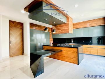 Lujosa Residencia Nueva en Venta Colinas de San Javier