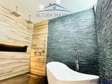 Lujosa Residencia Nueva en Venta Colinas de San Javier