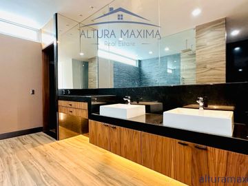 Lujosa Residencia Nueva en Venta Colinas de San Javier