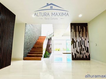 Lujosa Residencia Nueva en Venta Colinas de San Javier