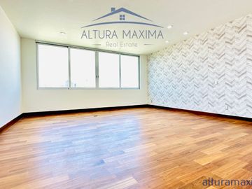 Lujosa Residencia Nueva en Venta Colinas de San Javier