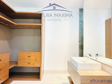 Lujosa Residencia Nueva en Venta Colinas de San Javier