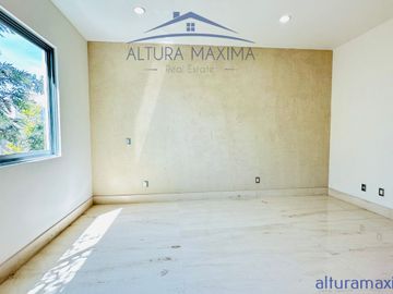 Lujosa Residencia Nueva en Venta Colinas de San Javier