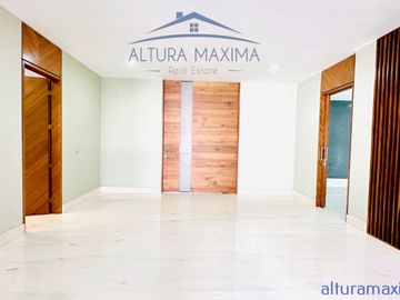 Lujosa Residencia Nueva en Venta Colinas de San Javier